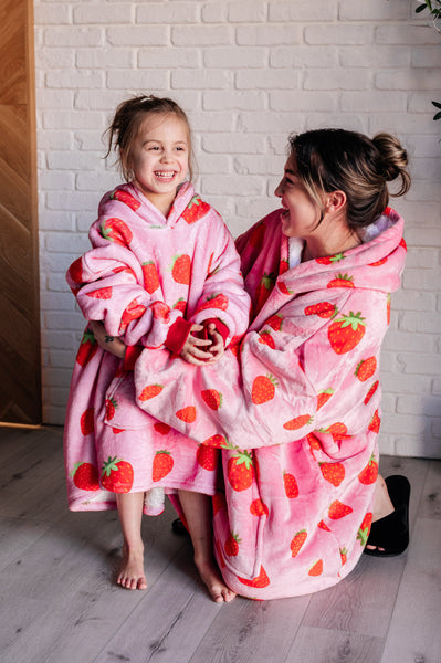 Kids Oversized Hoodie Blanket in Strawberry